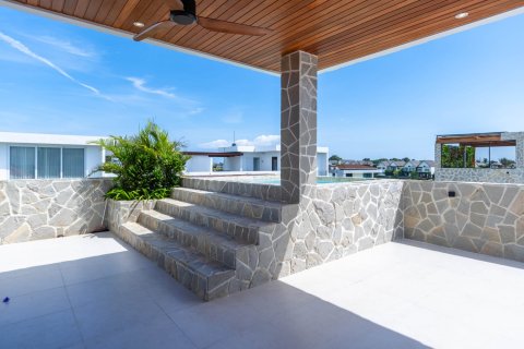 Вилла с 4 спальнями в Цемаги, Менгви, Бадунг,  (9449) 15