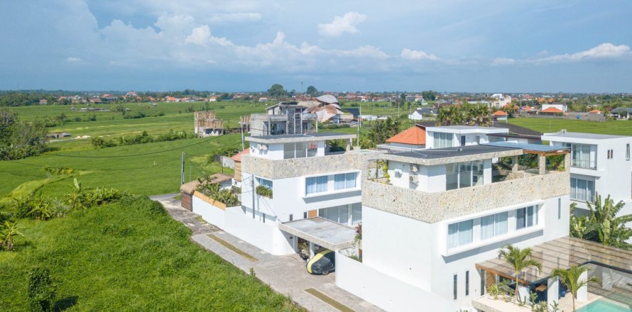 Вилла с 4 спальнями в Цемаги, Менгви, Бадунг,  (9449)