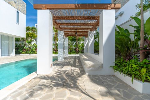 Вилла с 4 спальнями в Цемаги, Менгви, Бадунг,  (9449) 22