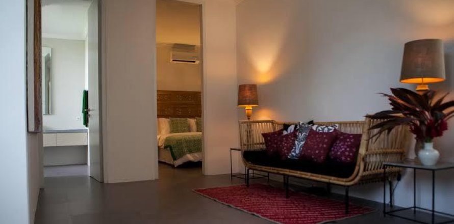 Вилла с 3 спальнями в Джимбаран, Бадунг,  (9375)