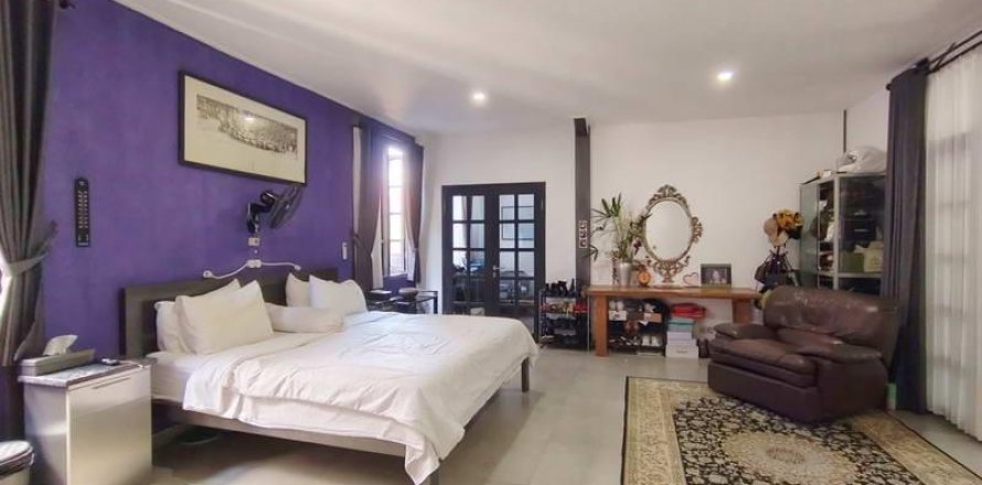 Вилла с 4 спальнями в Керобокан, Бадунг,  (9261)