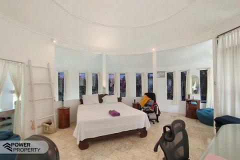 Вилла с 4 спальнями в Керобокан, Бадунг,  (9261) 7