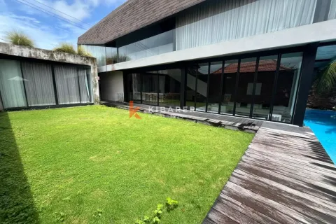 4 bedrooms Villa in Badung, Bali (13137) 2