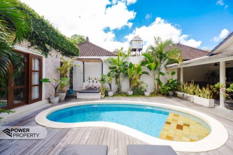 Вилла с 3 спальнями в Керобокан, Бадунг, (9781) 8