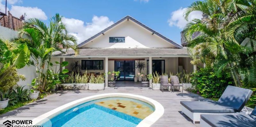 Вилла с 3 спальнями в Керобокан, Бадунг, (9781)