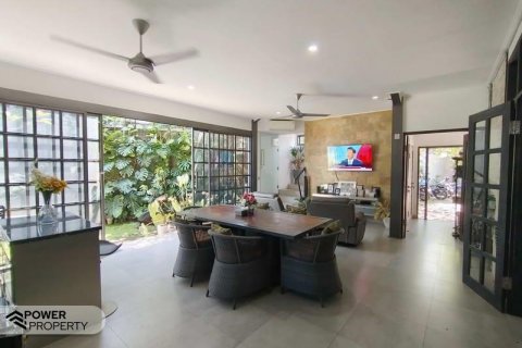 Вилла с 4 спальнями в Керобокан, Бадунг,  (9280) 24