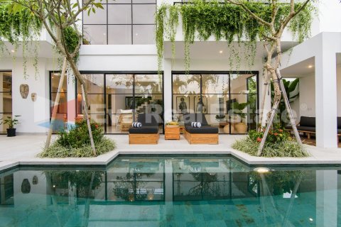 4 bedrooms Villa in Tibubeneng, Badung, Bali (2422)