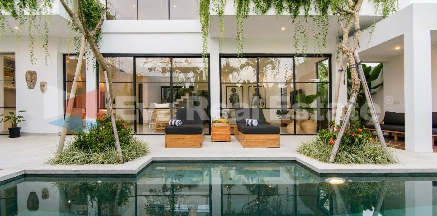 4 bedrooms Villa in Tibubeneng, Badung, Bali (2422)