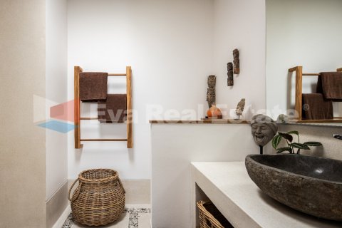 4 bedrooms Villa in Tibubeneng, Badung, Bali (2420) 13