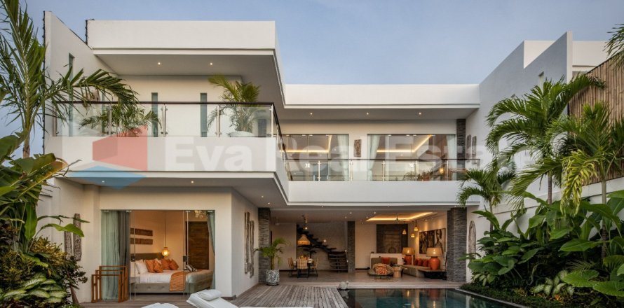 4 bedrooms Villa in Tibubeneng, Badung, Bali (2420)