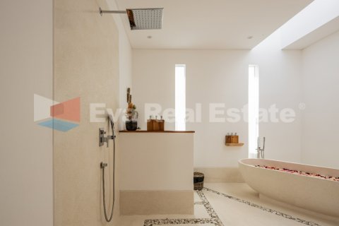 4 bedrooms Villa in Tibubeneng, Badung, Bali (2420) 12