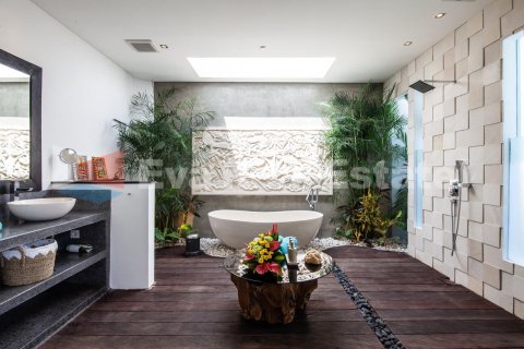 4 bedrooms Villa in Tibubeneng, Badung, Bali (2423) 21