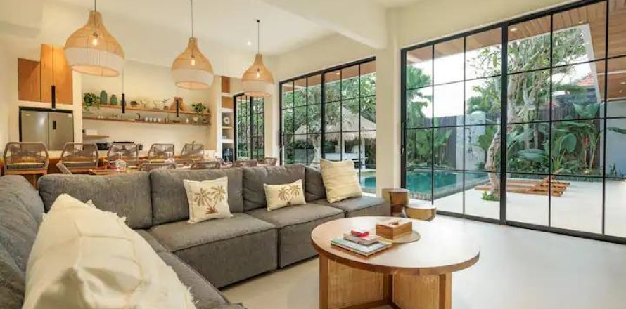 4 bedrooms Villa in Canggu, Badung, Bali (15359)