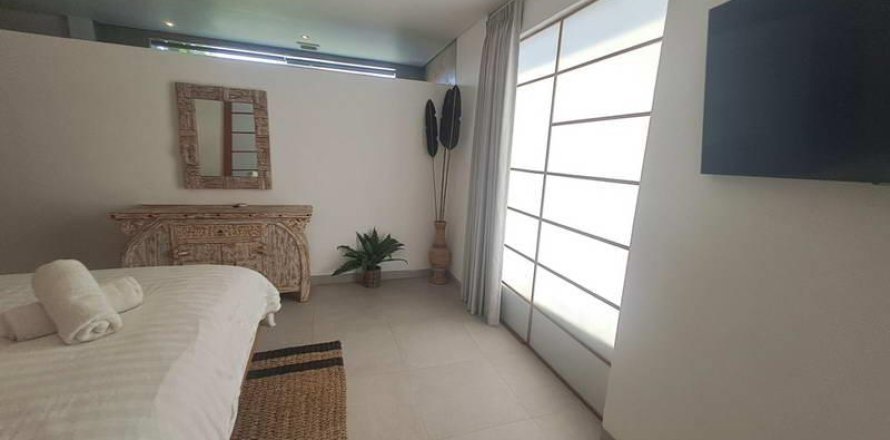 2 bedrooms Apartment in Seminyak, Badung,  (9883)