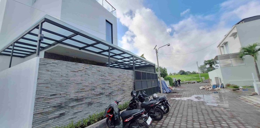 5 bedrooms House in Canggu, Badung, (9873)