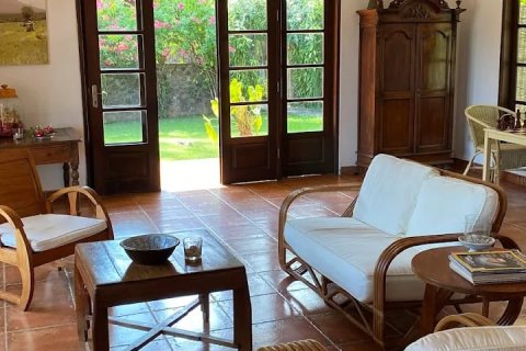 Вилла с 11 спальнями в Карангасем, (9874) 7