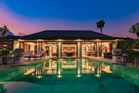 Вилла с 6 спальнями в Южная Кута, Бадунг,  (1302) 5