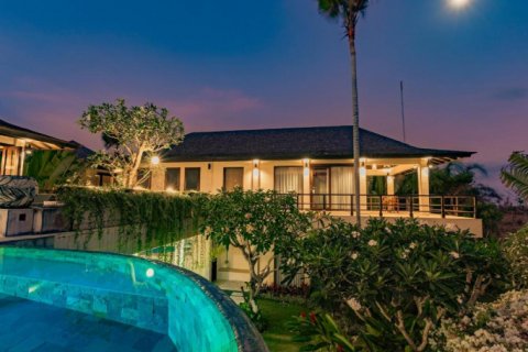 Вилла с 6 спальнями в Южная Кута, Бадунг,  (1302) 10