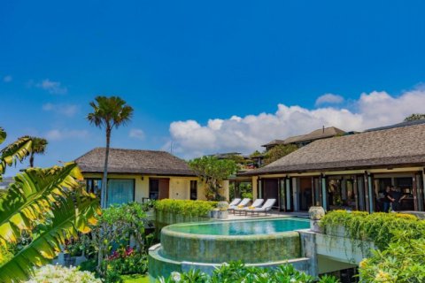 Вилла с 6 спальнями в Южная Кута, Бадунг,  (1302) 8