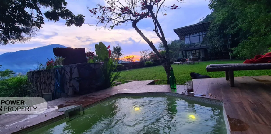 Вилла с 4 спальнями в Табанан,  (9243)