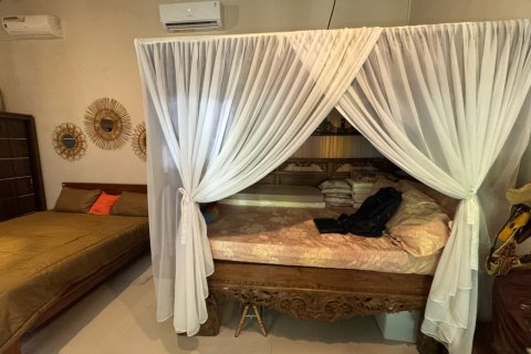 Дом с 6 спальнями в Джимбаран, Бадунг,  (9709) 12