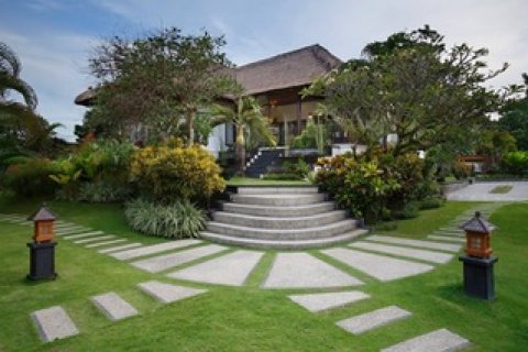 6 bedrooms Villa in Gianyar,  (9412) 1