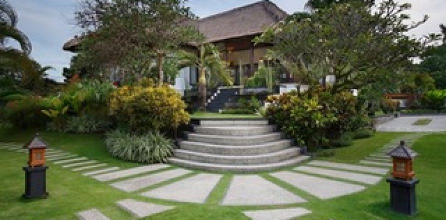 6 bedrooms Villa in Gianyar,  (9412)