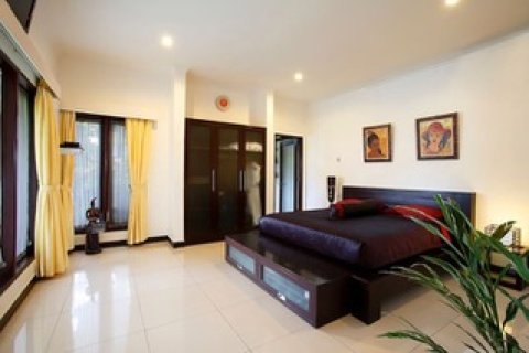 6 bedrooms Villa in Gianyar,  (9412) 14