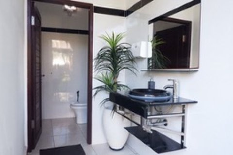 6 bedrooms Villa in Gianyar,  (9412) 26