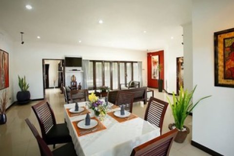 6 bedrooms Villa in Gianyar,  (9412) 5