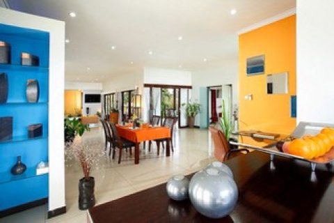 6 bedrooms Villa in Gianyar,  (9412) 19
