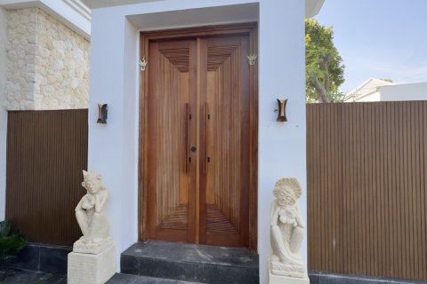 Вилла с 4 спальнями в Нуса Дуа, Бадунг,  (2656) 1