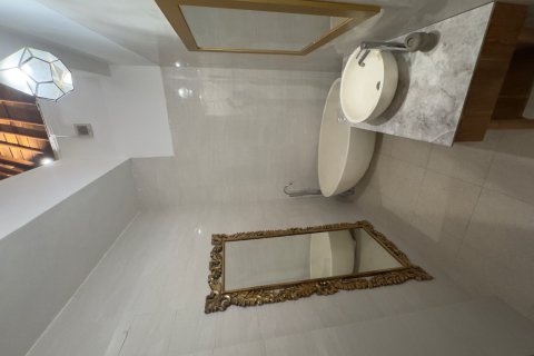 Вилла с 4 спальнями в Далунг, Бадунг,  (9334) 9