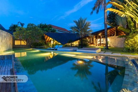 Вилла с 4 спальнями в Семиньяк, Бадунг,  (831) 1