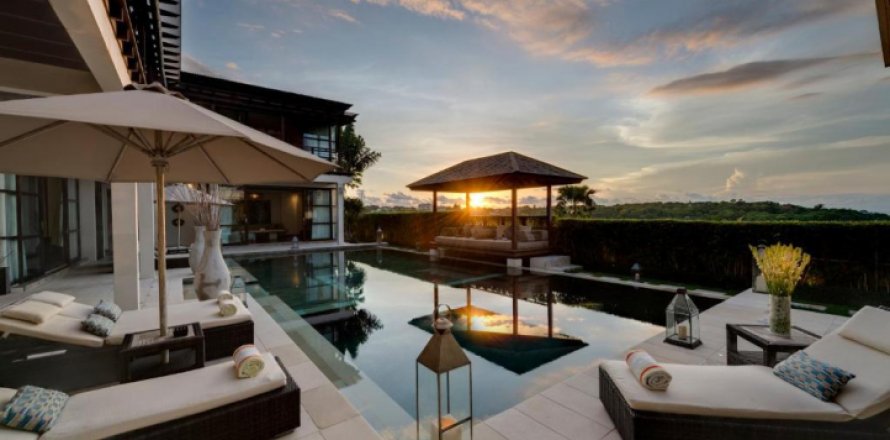 Вилла с 4 спальнями в Джимбаран, Бадунг,  (1368)