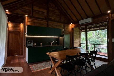 Вилла с 4 спальнями в Табанан,  (9972)