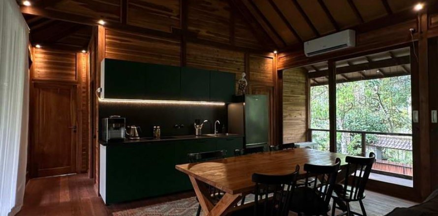 Вилла с 4 спальнями в Табанан,  (9972)