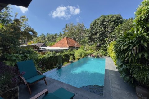 Дом с 6 спальнями в Сукавати, Гианьяр,  (9355) 7