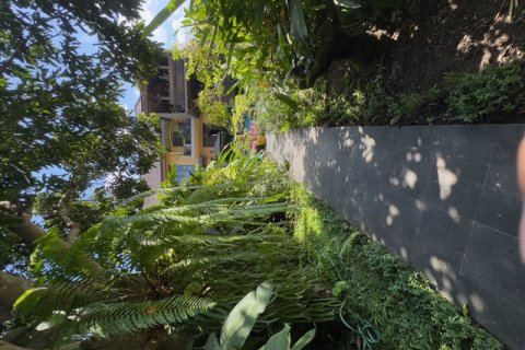 Дом с 6 спальнями в Сукавати, Гианьяр,  (9355) 24