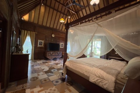 Дом с 6 спальнями в Сукавати, Гианьяр,  (9355) 15