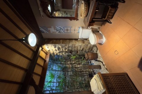 Дом с 6 спальнями в Сукавати, Гианьяр,  (9355) 11