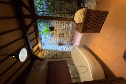 Дом с 6 спальнями в Сукавати, Гианьяр,  (9355) 22