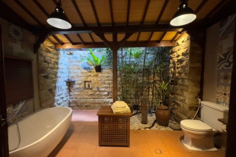 Дом с 6 спальнями в Сукавати, Гианьяр,  (9355) 17