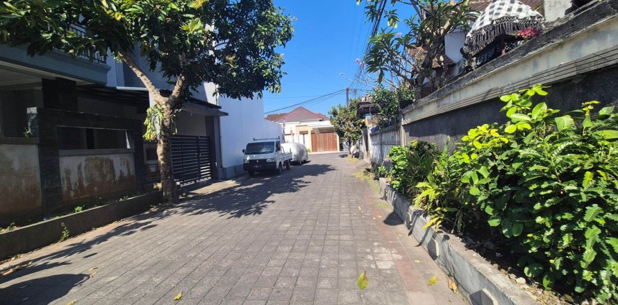 3 bedrooms House in Jimbaran, Badung,  (9351)