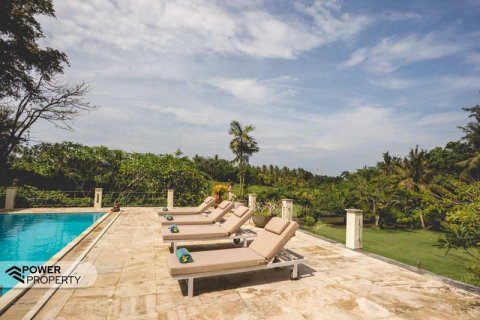 Вилла с 7 спальнями в Табанан,  (8453) 6