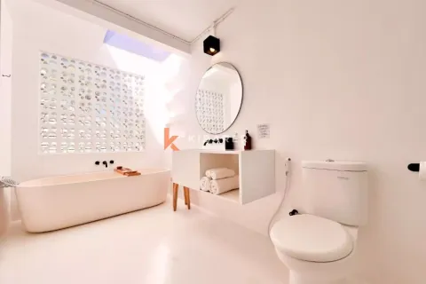 Вилла с 6 спальнями в Кута, Бадунг, Бали (13321) 24
