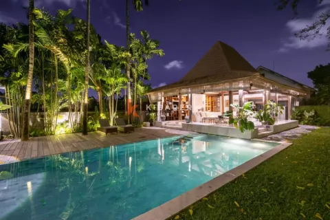 4 bedrooms Villa in Badung, Bali (13816)