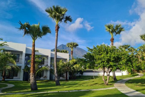 Вилла с 16 спальнями в Карангасем,  (9410) 1