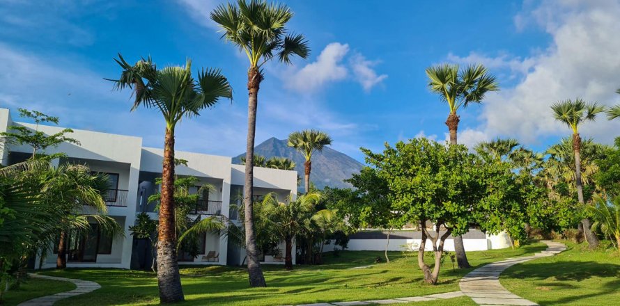 Вилла с 16 спальнями в Карангасем,  (9410)