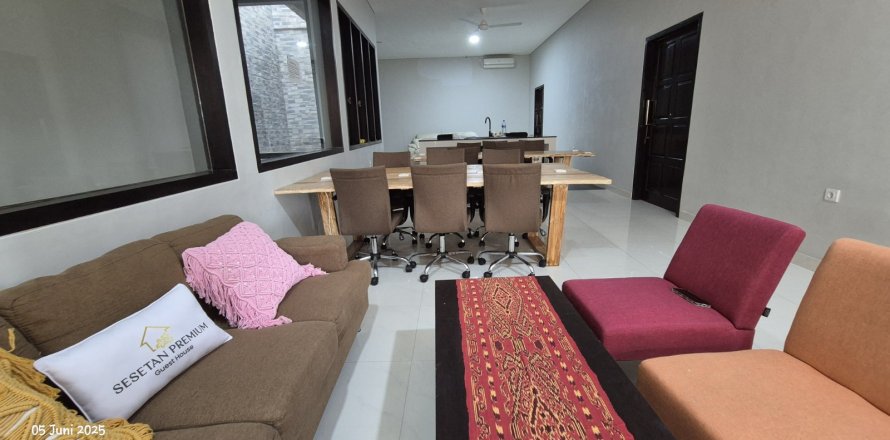 Коммерческая недвижимость с 8 спальнями в Денпасар,  (9405)